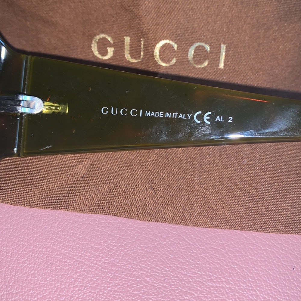 Gucci sunglasses with case - Picture 4 of 5